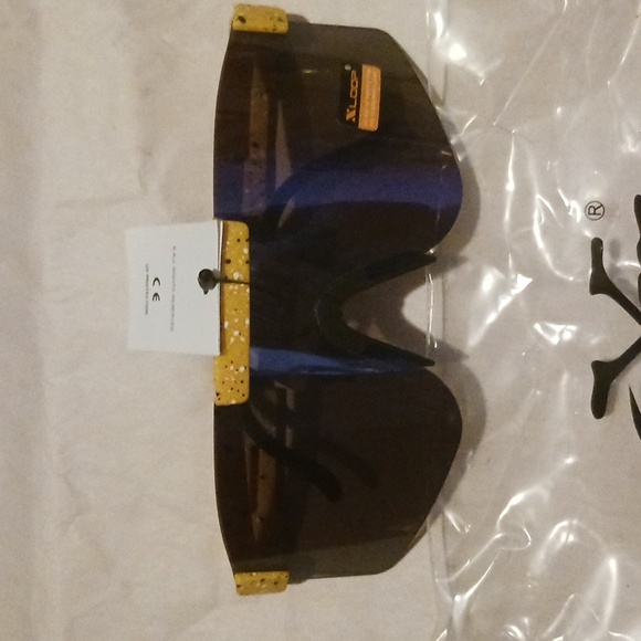 XLOOP Sunglasses. NWT. UV400 Protection. - Picture 3 of 7